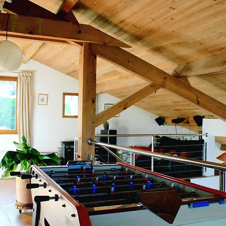 Izpi Urdin Holistic Surfhouse Homestay *