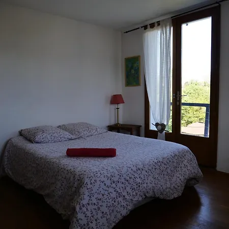 Izpi Urdin Holistic Surfhouse Homestay *