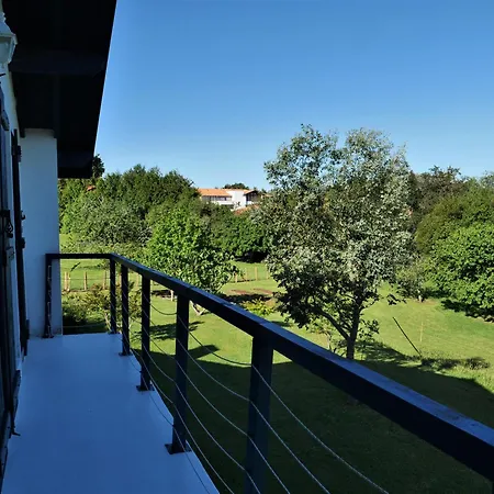 Izpi Urdin Holistic Surfhouse Homestay